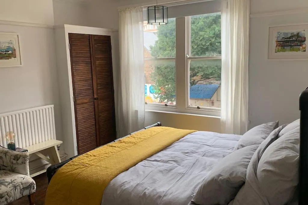 Dom wakacyjny Lovely 4 Bedroom Home, Stones Throw From The Beach Okręg wyborczy Hove Wielka Brytania