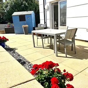  Apartment Marina Waves Apartment- Brighton, Free Parking, Patio, Ground-floor Home, Sleeps 3