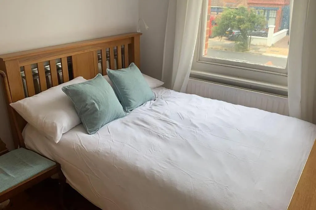 Lovely 4 Bedroom Home, Stones Throw From The Beach Brighton United Kingdom